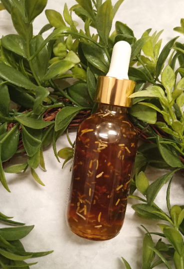 <span data-mce-fragment="1">This Hair Growth Oil combines 15+ oils with the natural powers of rosemary and fenugreek to promote healthy hair growth. Expertly crafted with scientifically proven ingredients, this oil nourishes and strengthens strands from root to tip. Transform your hair with this potent blend of botanicals.</span> Designed to have your hair looking amazingly healthy and shiny.&nbsp;<br data-mce-fragment="1">